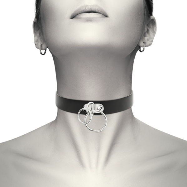 Choker negru Coquette Chic Desire, cu închizătorile de reglare