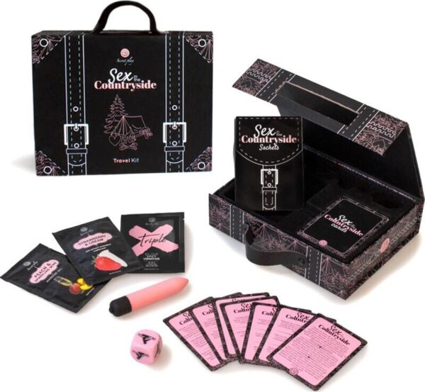 Setul de călătorie Secret Play Sex in the Countryside cu cărțile, vibratorul bullet, zarul și plicurile monodoză