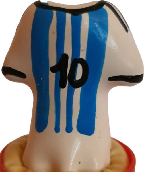 Prezervativ de fantezie Condomerie Messi Shirt No. 10, pictat manual
